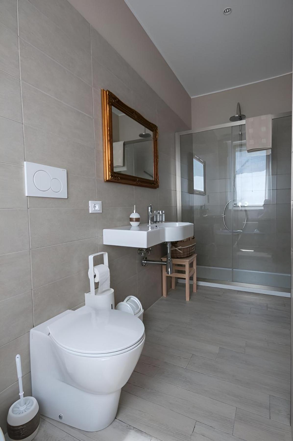 Alla Scaletta - Stanze Con Bagno Privato E Wifi A Pochi Passi Dal Duomo Mirandola Extérieur photo
